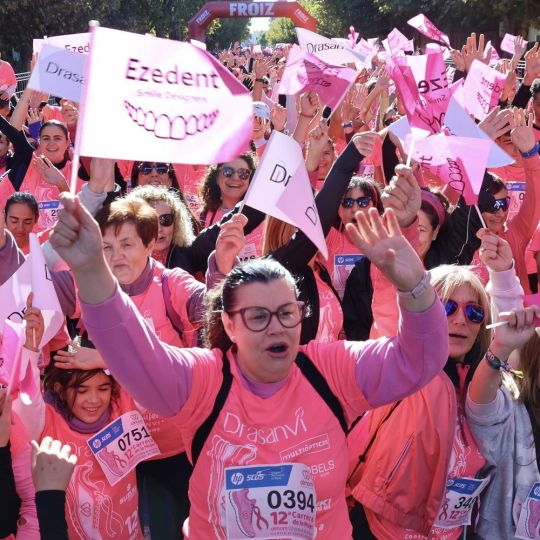 León se tiñe de rosa en una multitudinaria Carrera de la Mujer contra el cáncer de mama | Carlos S. Campillo / ICAL