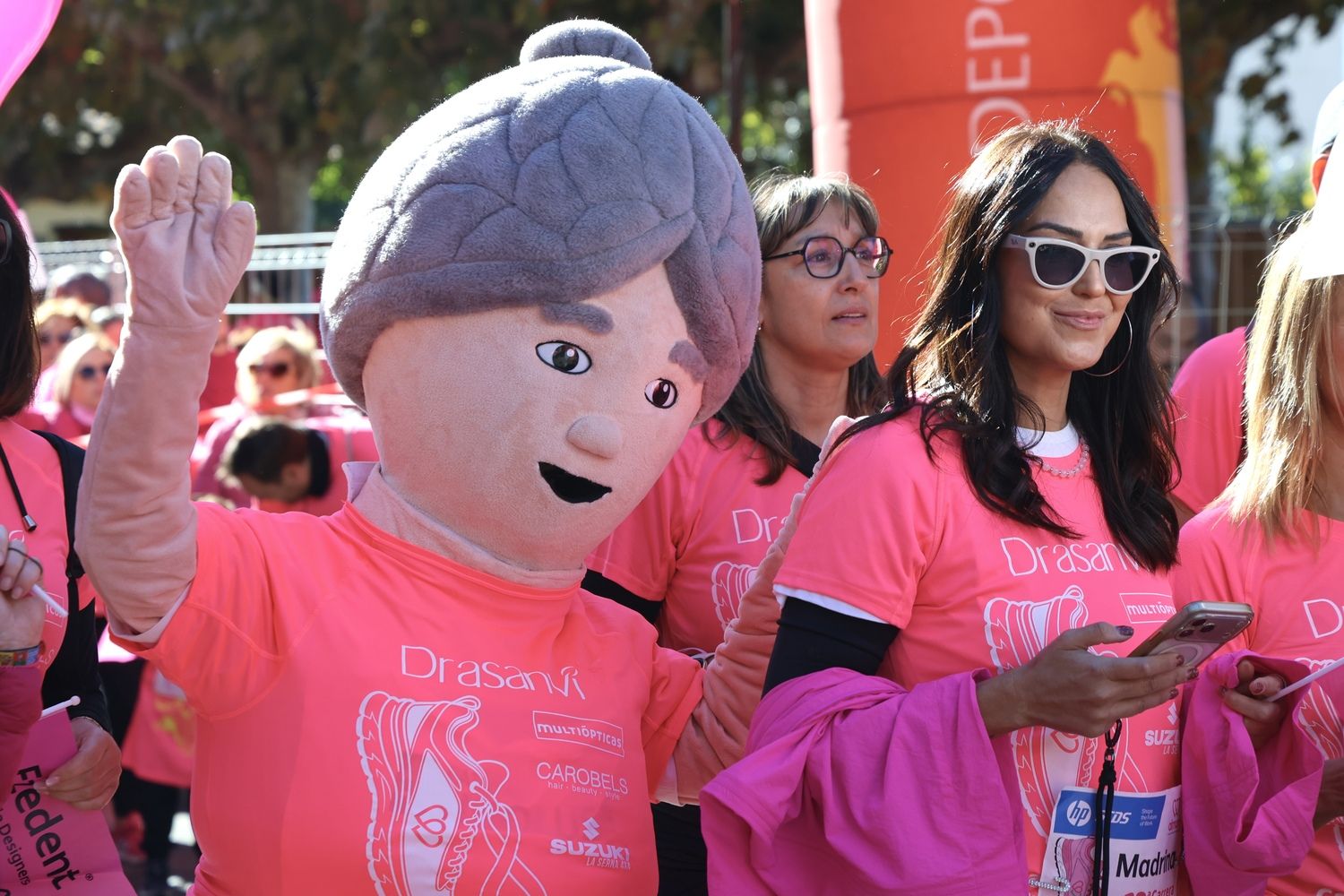 León se tiñe de rosa en una multitudinaria Carrera de la Mujer contra el cáncer de mama | Carlos S. Campillo / ICAL