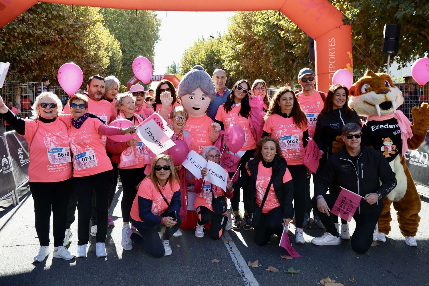 León se tiñe de rosa en una multitudinaria Carrera de la Mujer contra el cáncer de mama | Carlos S. Campillo / ICAL
