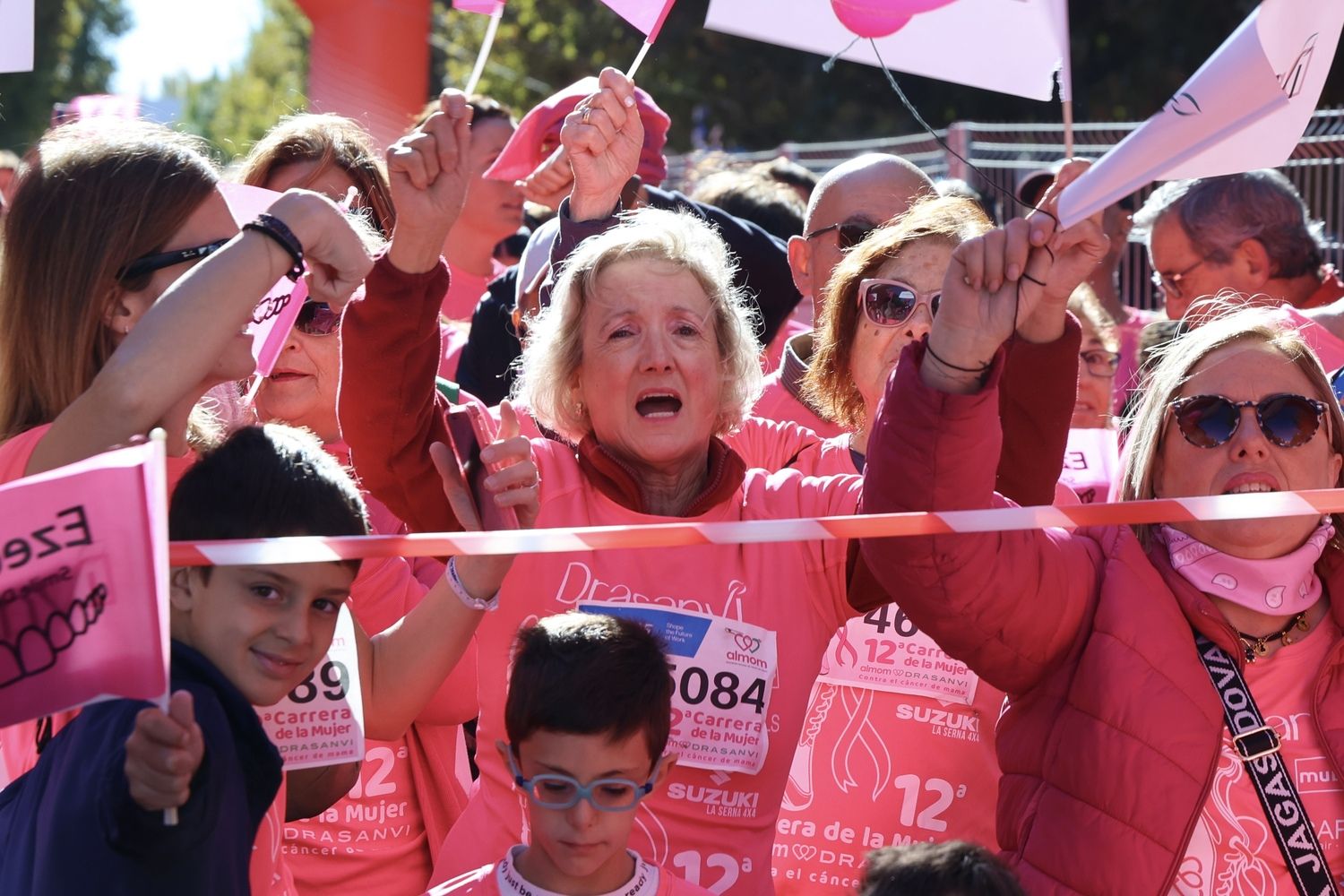 León se tiñe de rosa en una multitudinaria Carrera de la Mujer contra el cáncer de mama | Carlos S. Campillo / ICAL
