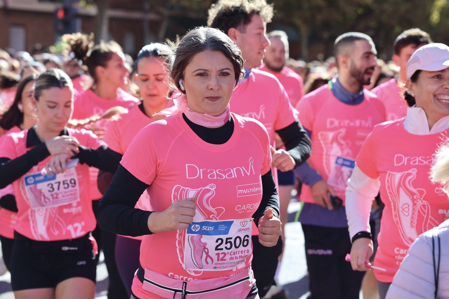 León se tiñe de rosa en una multitudinaria Carrera de la Mujer contra el cáncer de mama | Carlos S. Campillo / ICAL