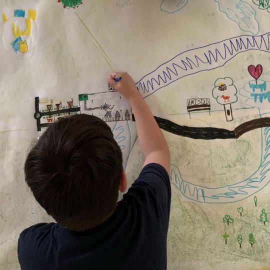 Casa Botines invita a los niños a descubrir la arquitectura de Gaudí a través del movimiento