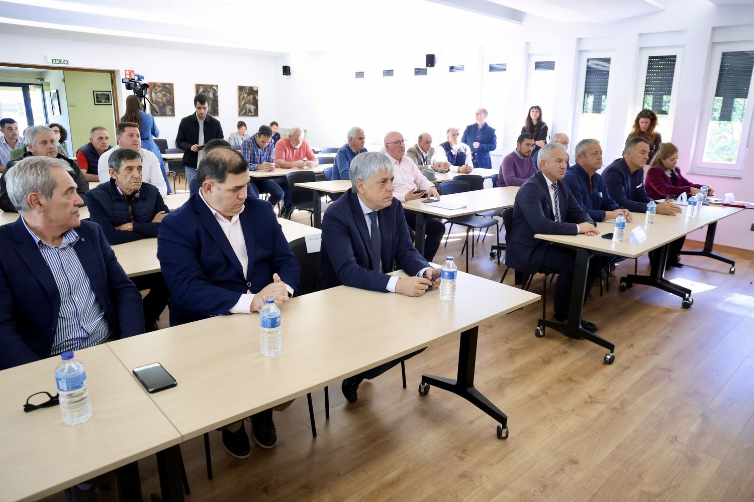 Firma de convenios entre Seiasa, la Junta y varias comunidades de regantes, entre ella la del Canal del Esla | Carlos S. Campillo / ICAL
