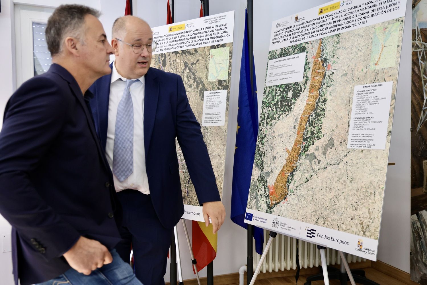 Firma de convenios entre Seiasa, la Junta y varias comunidades de regantes, entre ella la del Canal del Esla | Carlos S. Campillo / ICAL