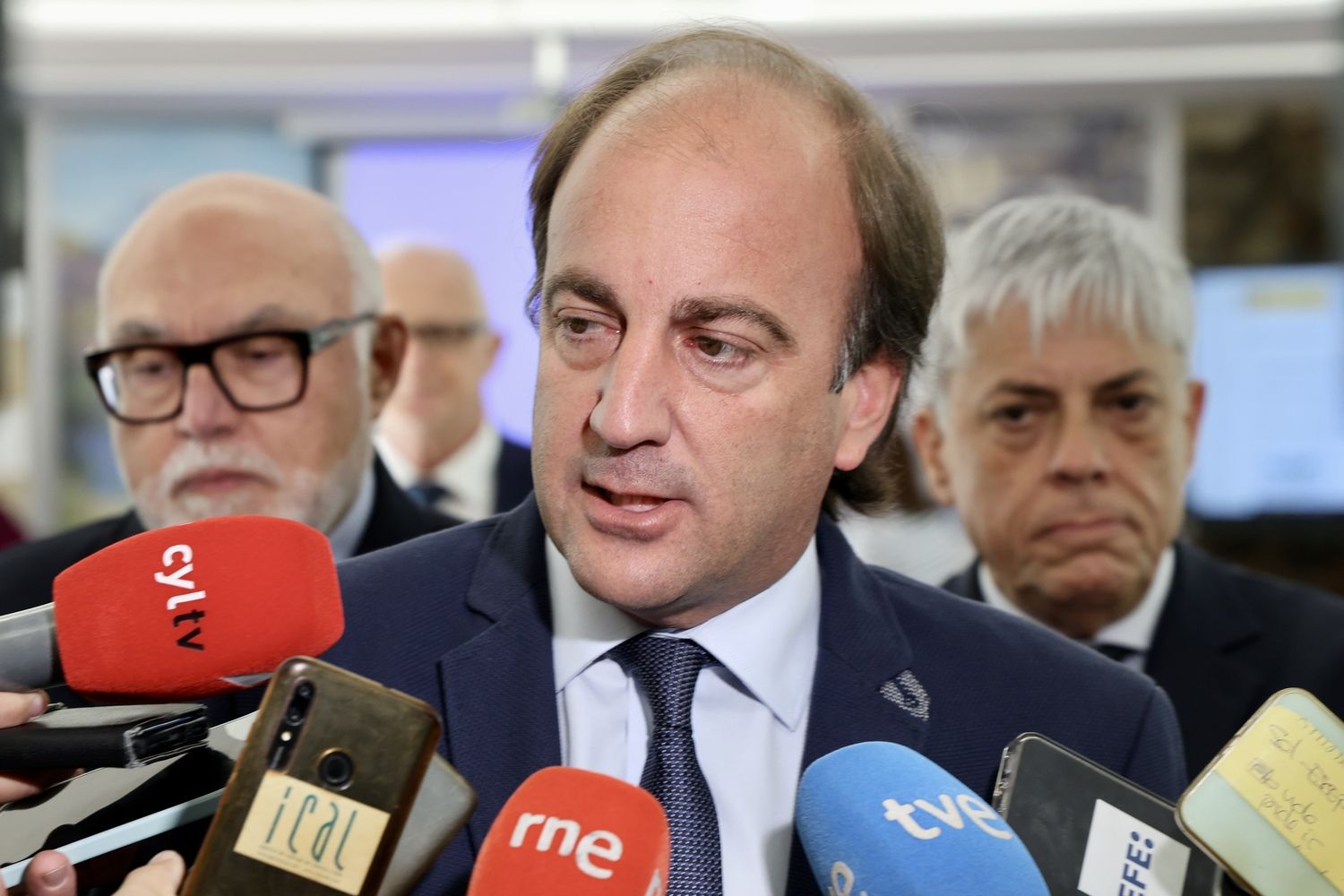 Firma de convenios entre Seiasa, la Junta y varias comunidades de regantes, entre ella la del Canal del Esla | Carlos S. Campillo / ICAL