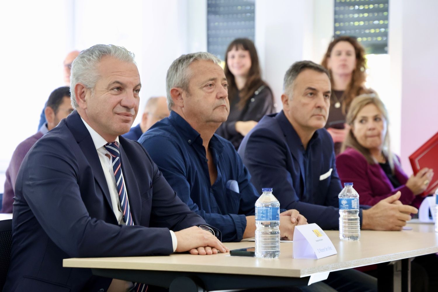 Firma de convenios entre Seiasa, la Junta y varias comunidades de regantes, entre ella la del Canal del Esla | Carlos S. Campillo / ICAL