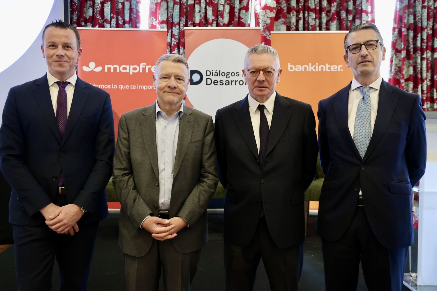 Alberto Ruiz-Gallardón y Jordi Sevilla examinan en León el futuro de Europa ante los desafíos económicos y geopolíticos en una jornada organizada por Management Activo | Carlos S. Campillo / ICAL Alberto Ruiz-Gallardón y Jordi Sevilla examinan en León el futuro de Europa ante los desafíos económicos y geopolíticos en una jornada organizada por Management Activo | Carlos S. Campillo / ICAL